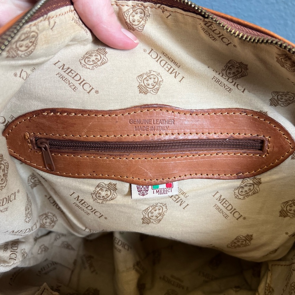 Elegant Tan Leather Shoulder Bag - Picture 7 of 11